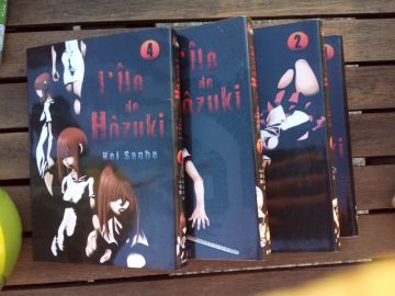 L'ILE DE HOZUKI N°1 / KEI SANBE / 2010 Serie complete en 4 tomes
