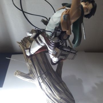 figurine levi ( l'attaque des titans ) kotobukiya 