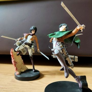 Figurines Livai & Mikasa