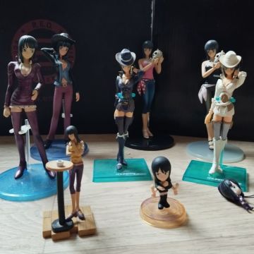 Lot figurines Nico Robin
